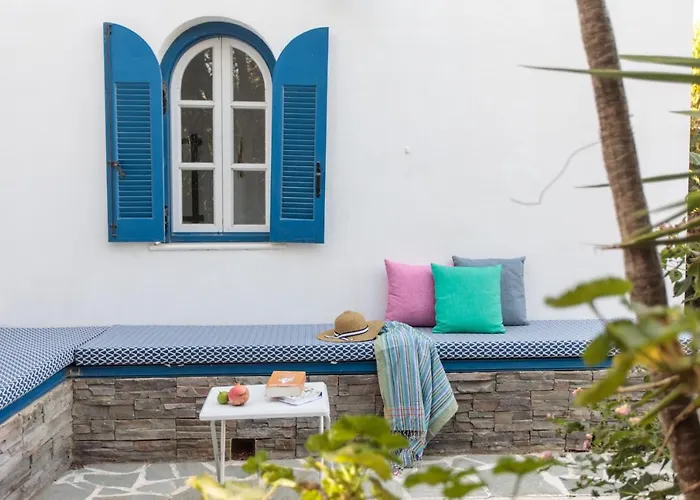 Nefeli In Blue Pláka